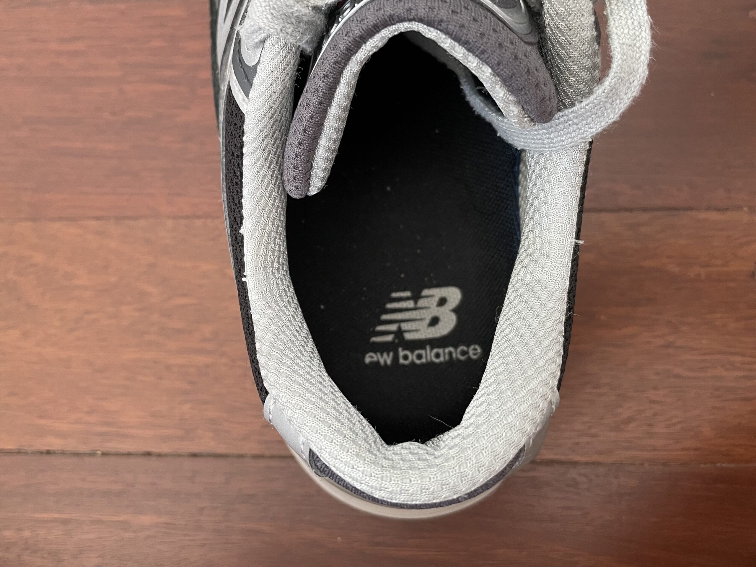 New Balance 990V6 heel support