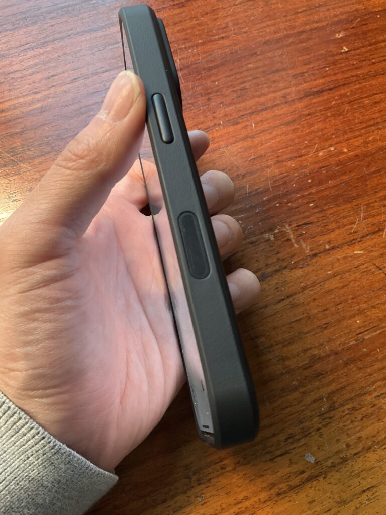 TORRAS Ostand Case Doesn’t Compromise iPhone Functionality