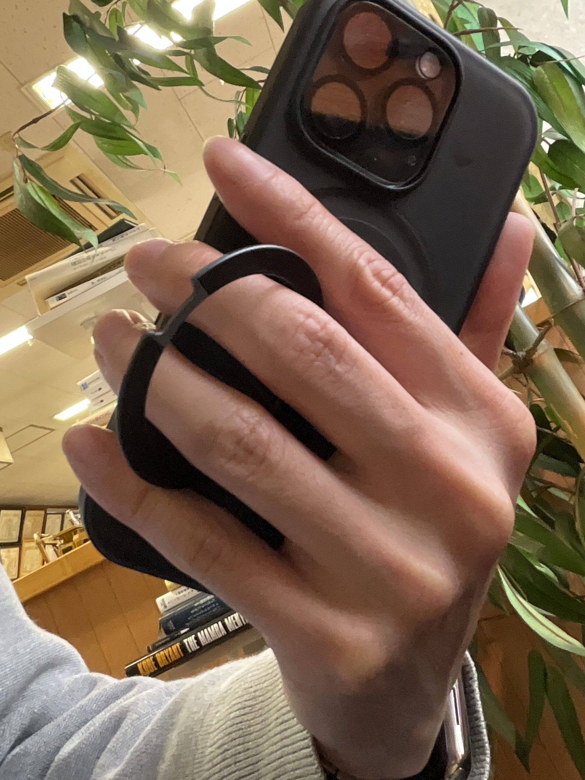 TORRAS Ostand Case’s grip