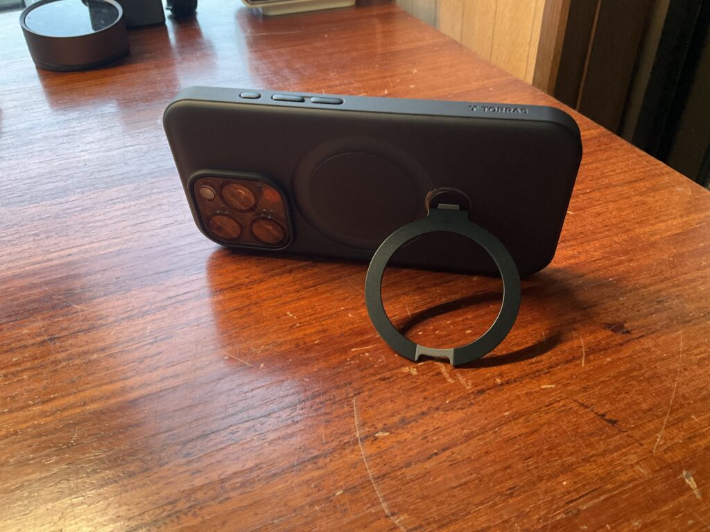 TORRAS Ostand Case’s  rotating ring stand.