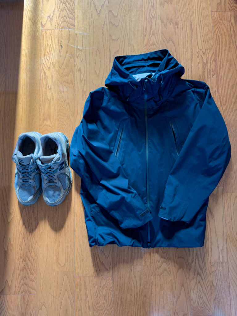 MR2002 and DESCENTE ALLTERRAIN Hard Shell Jacket “CREAS”