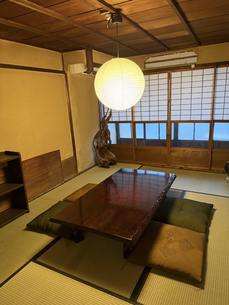 Traditional tatami room at SAKE BAR SHIZIMA Kyoto