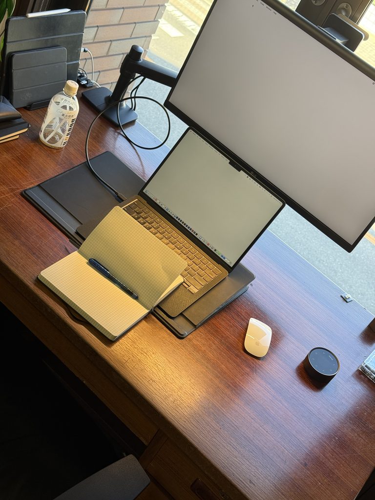 Desk setup used for job hunting and interview preparation in Japan
